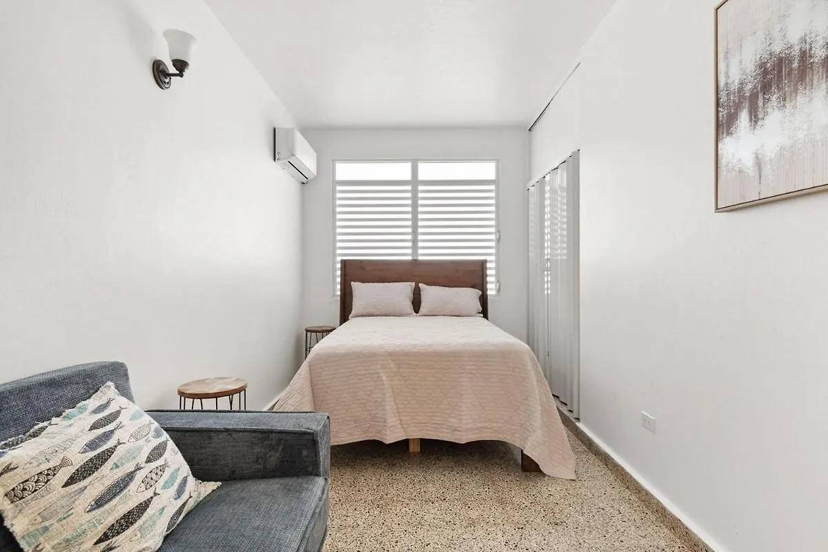 Luquillo Family Home Sleeps 10 Near Beach